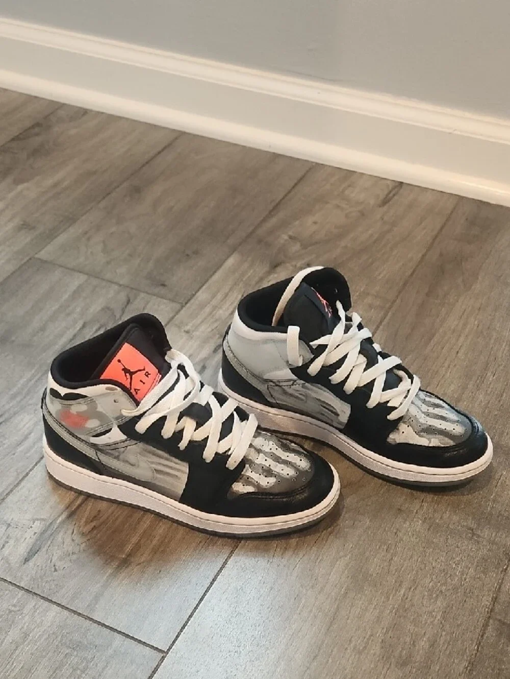 Jordan 1 Mid SS X-RAY Youth Sneakers